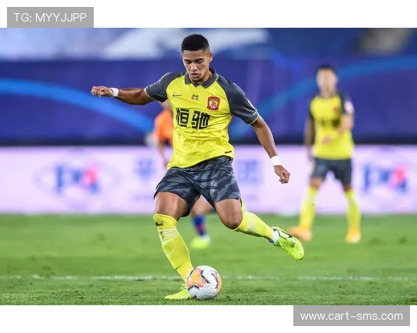 法马战术调整引发舆论热议，专家解析新策略对球队未来表现的影响