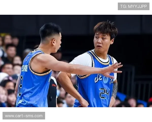 赵睿训练时手腕戴金链，教练都忍不住多看两眼了！